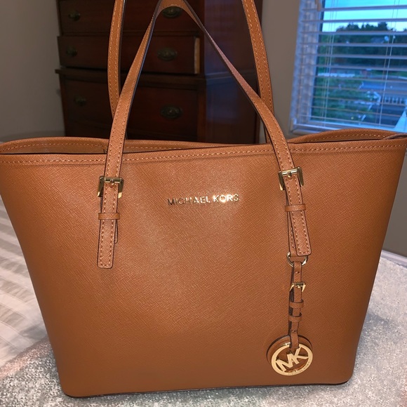 Michael Kors Handbags - Michael Kors Jet Set bag